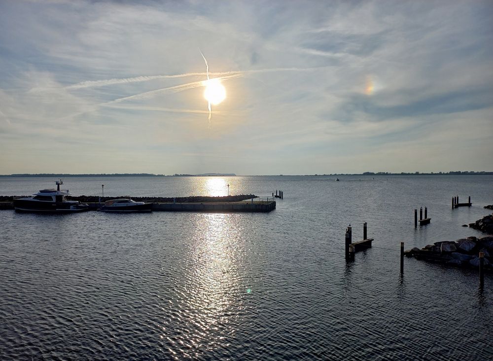 Sonnenuntergang im Hafen von Wiek (1)