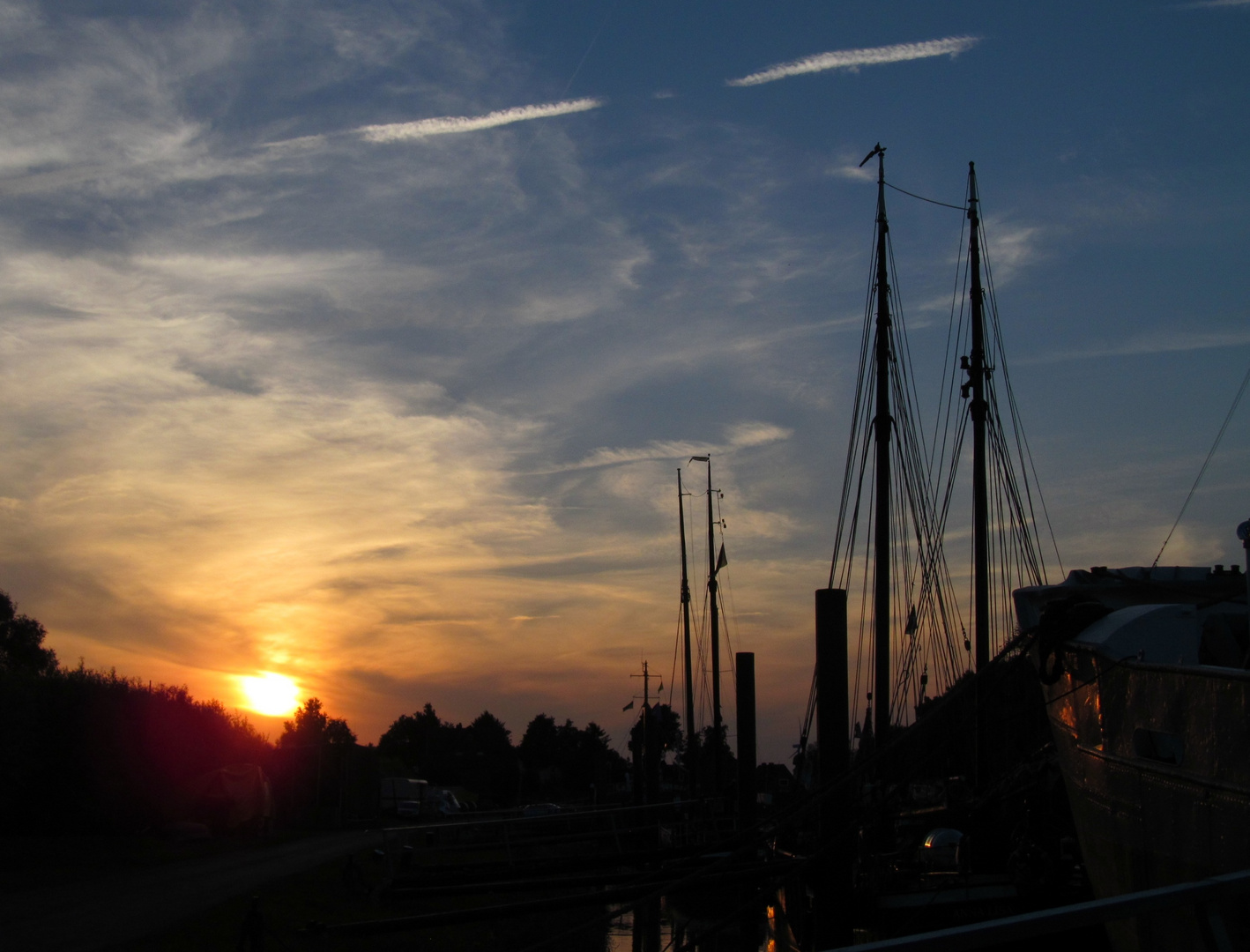 Sonnenuntergang im Hafen Wischhafen