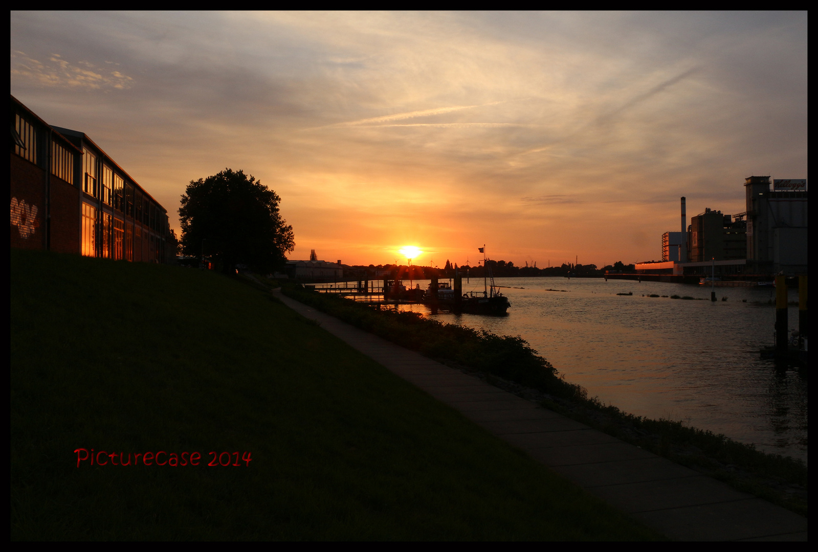 Sonnenuntergang im Hafengebiet