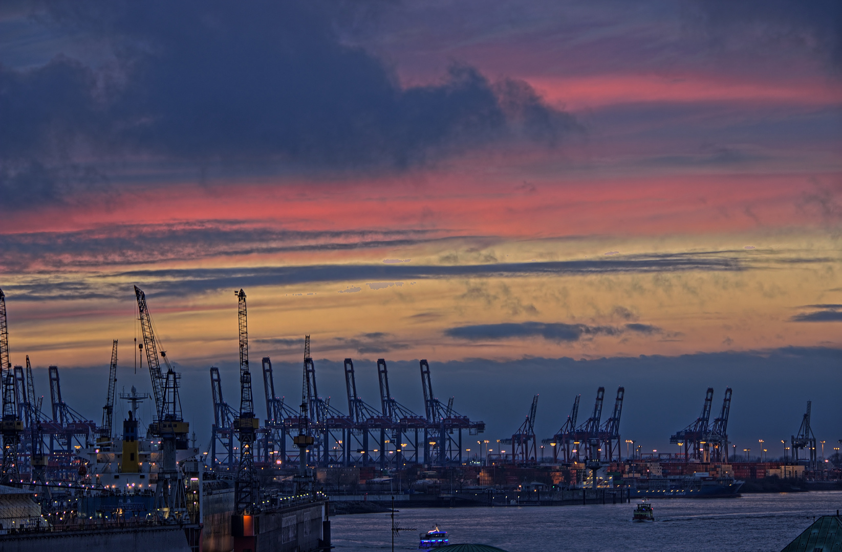 Sonnenuntergang im Hamburger Hafen