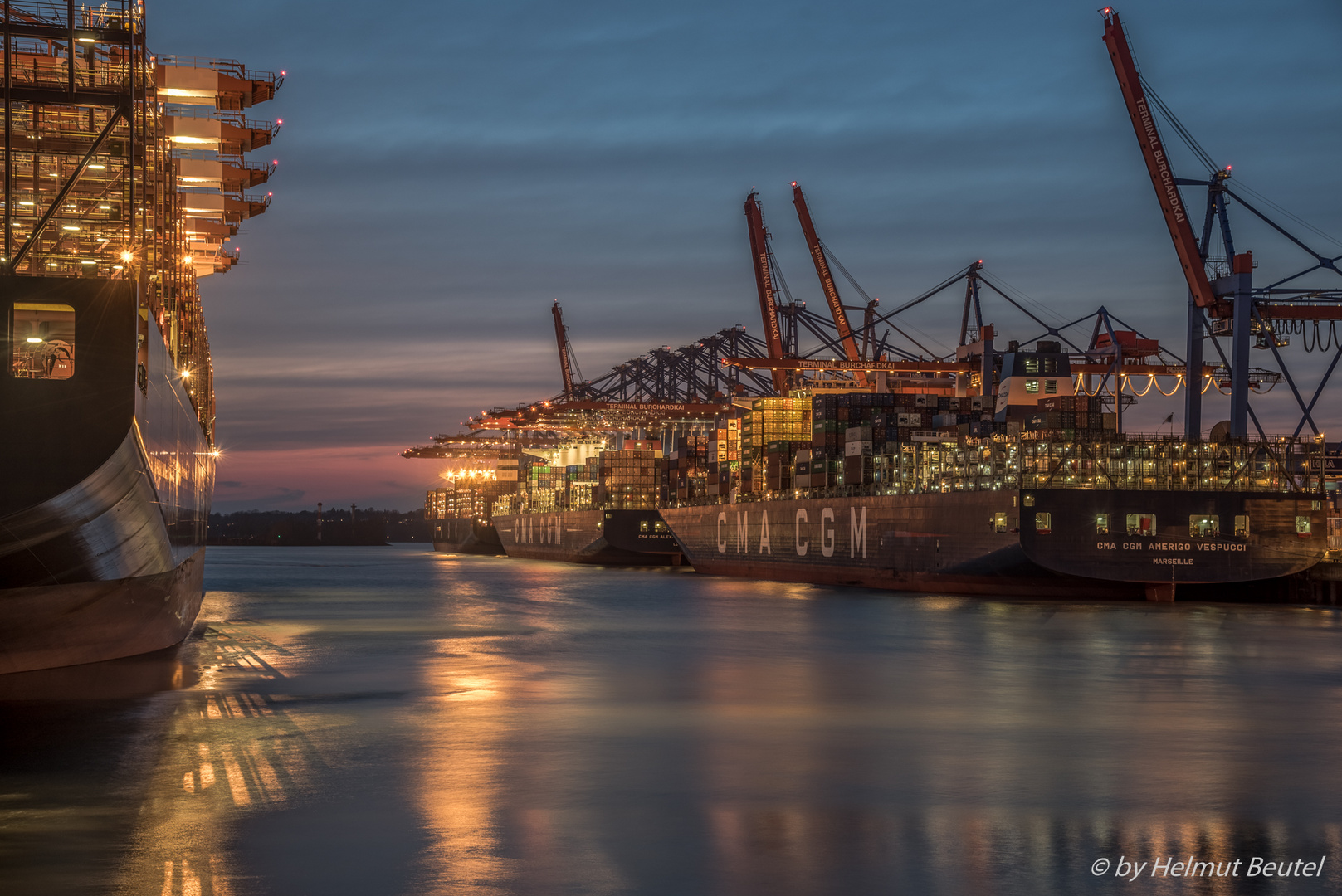 Sonnenuntergang im Hamburger Hafen -2