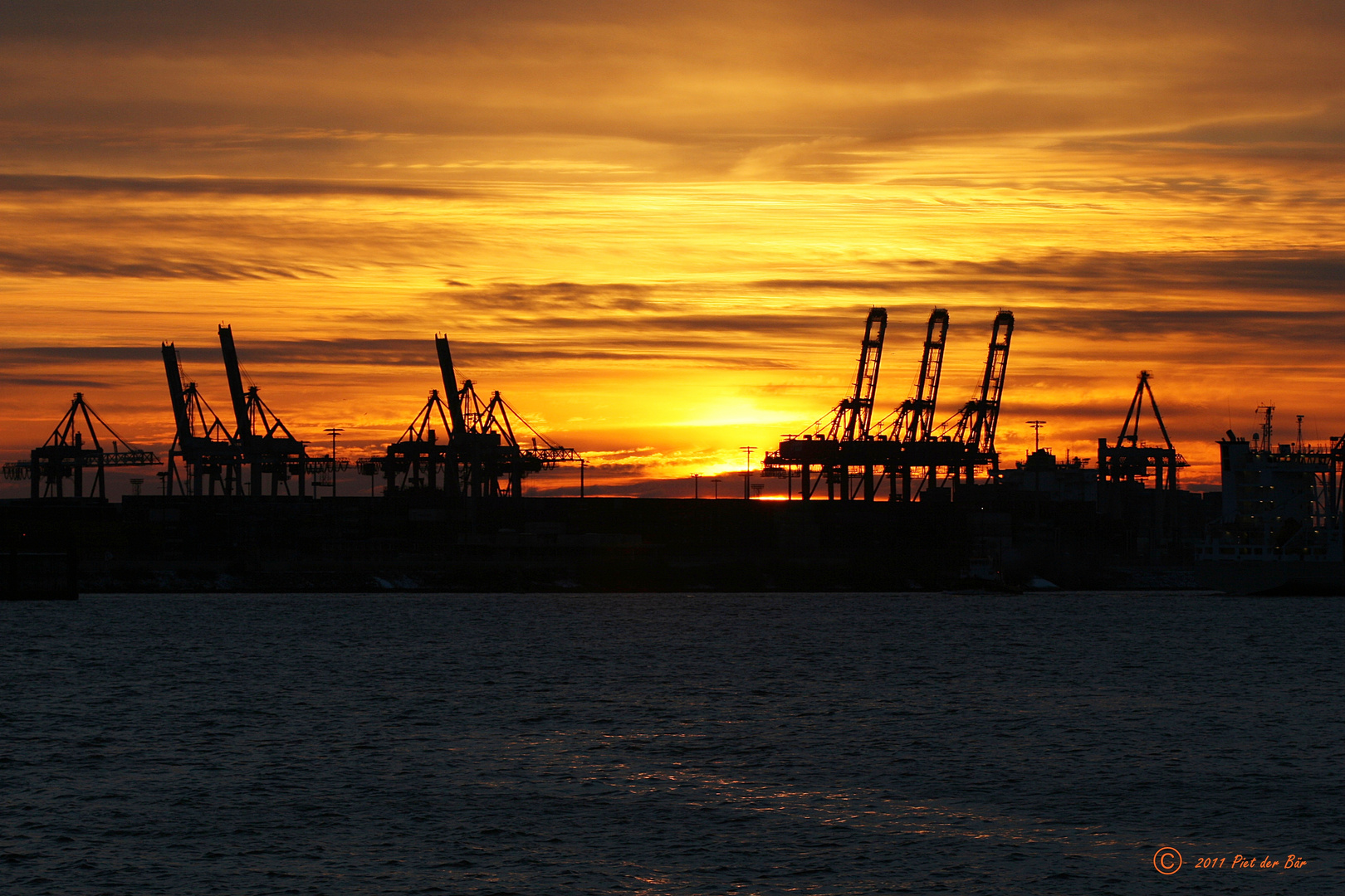 Sonnenuntergang im Hamburger Hafen