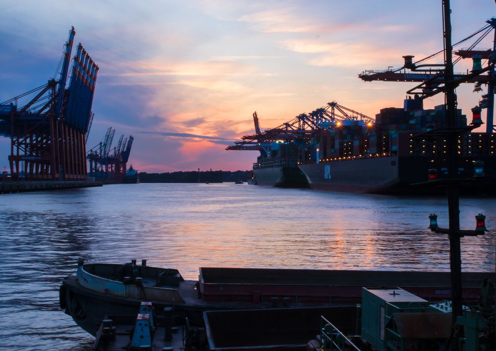 Sonnenuntergang im Hamburger Hafen