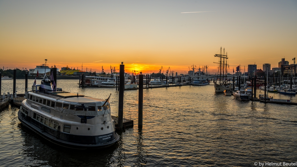 Sonnenuntergang im Hamburger Hafen