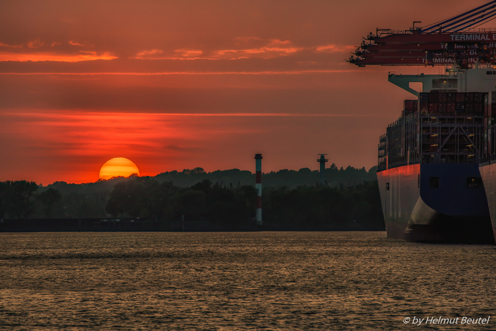 Sonnenuntergang im Hamburger Hafen -5