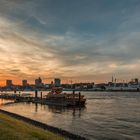 Sonnenuntergang im Hamburger Hafen