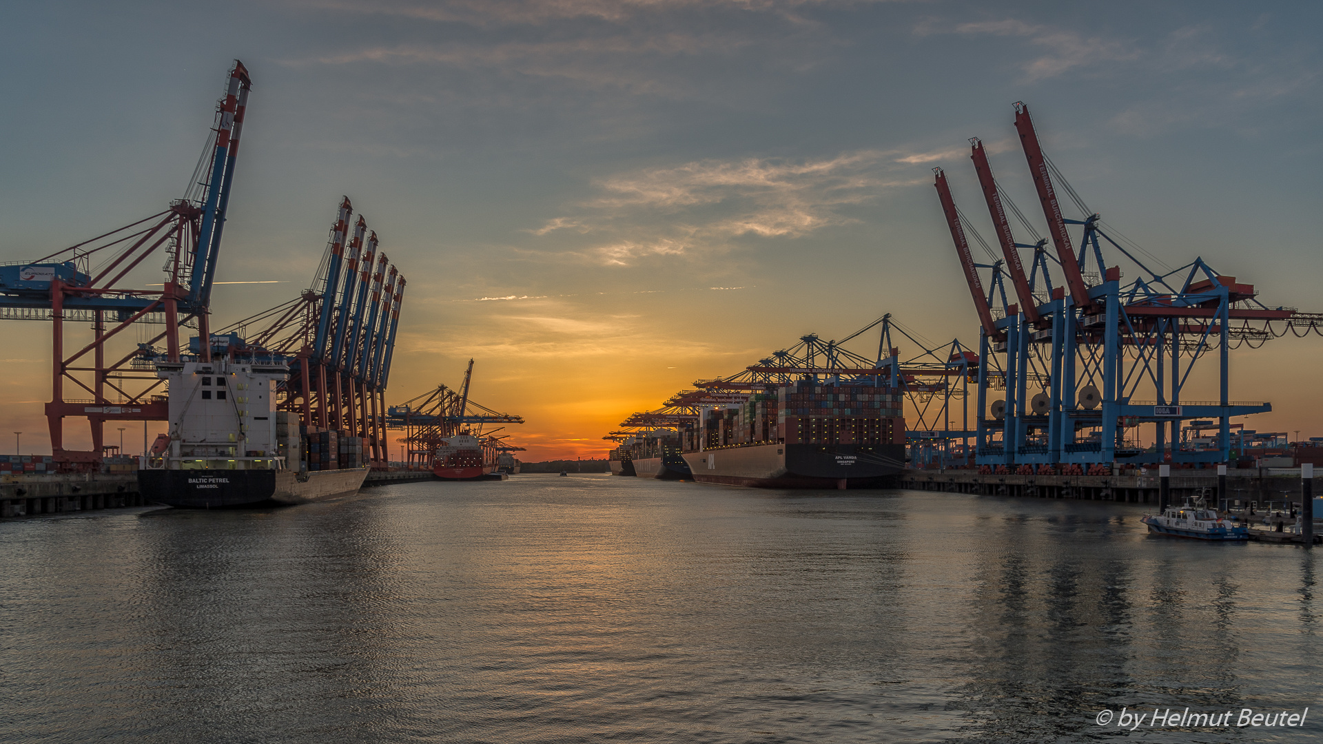 Sonnenuntergang im Hamburger Hafen -6