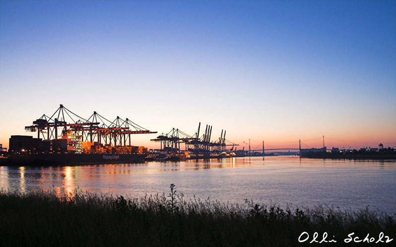 Sonnenuntergang im Hamburger Hafen