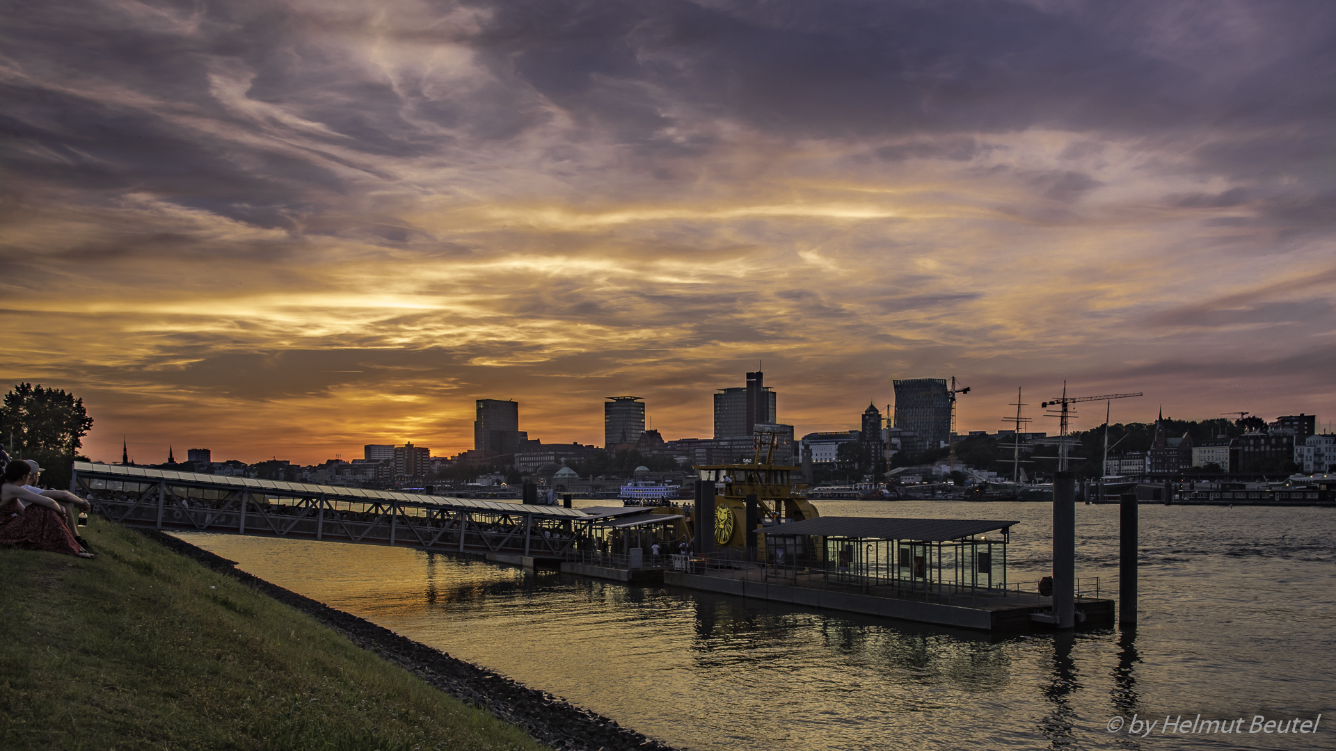 Sonnenuntergang im Hamburger Hafen