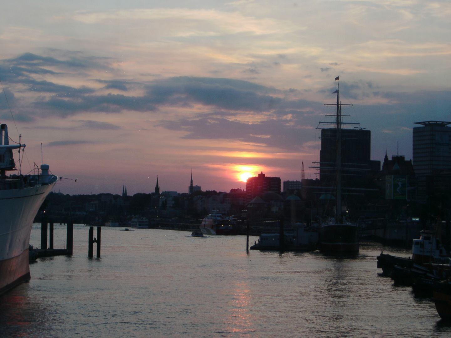 Sonnenuntergang im Hamburger Hafen