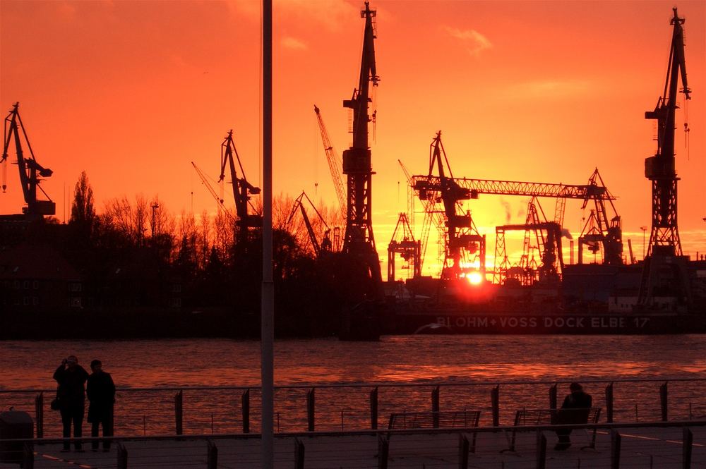 Sonnenuntergang im Hamburger Hafen