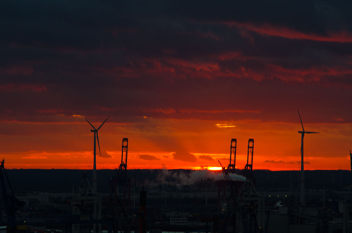 Sonnenuntergang im Hamburger Hafen