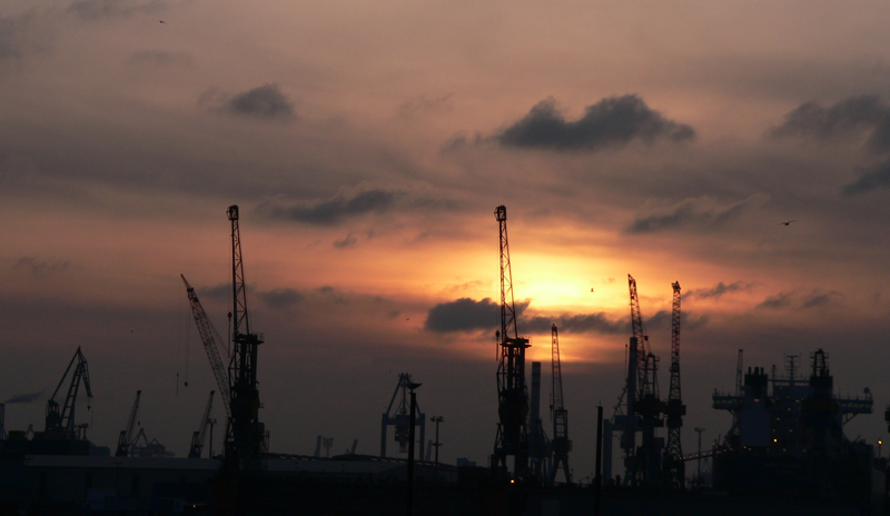 Sonnenuntergang im Hamburger Hafen