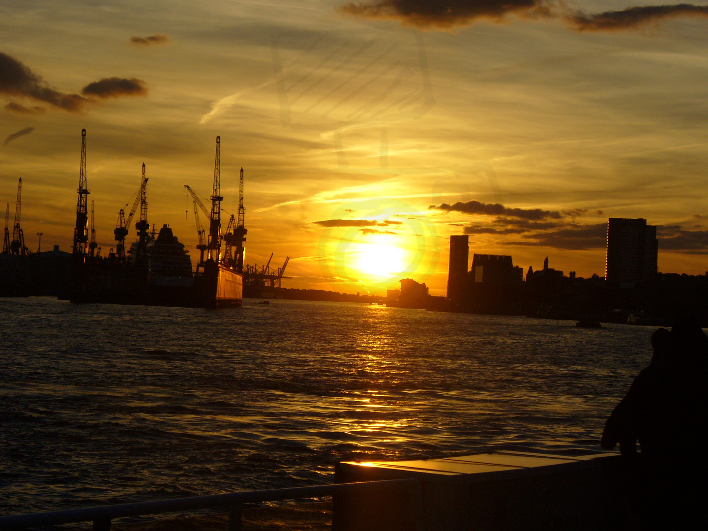 Sonnenuntergang im Hamburgerhafen