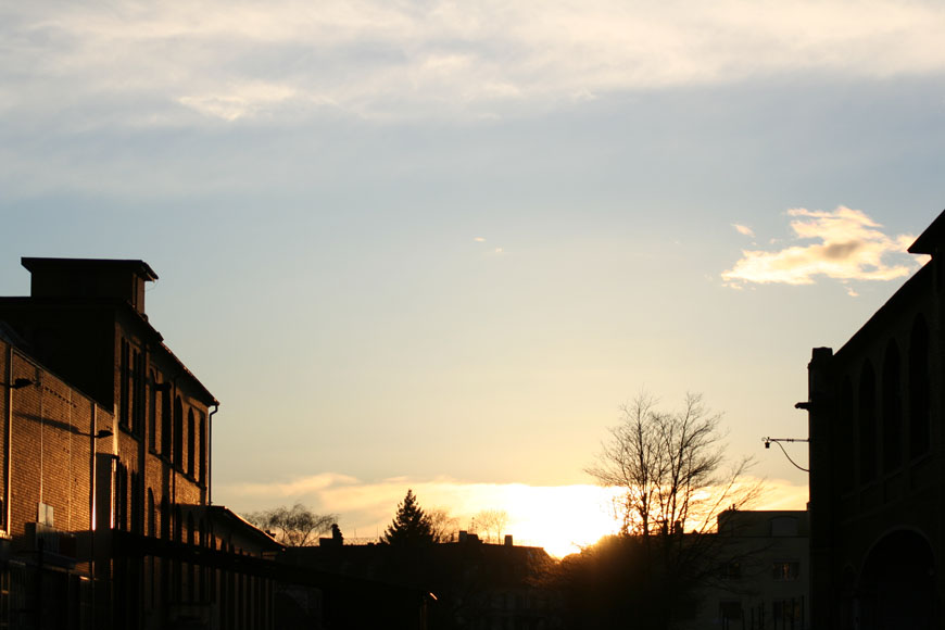 Sonnenuntergang im Industriegebiet