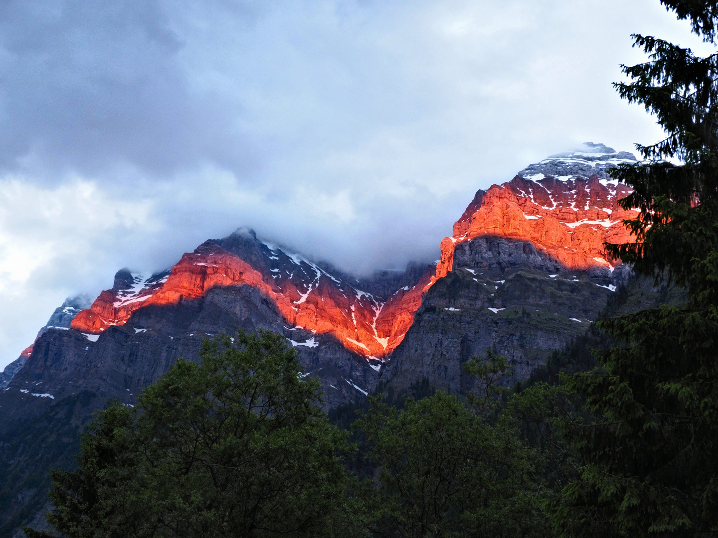 Sonnenuntergang im Klöntal