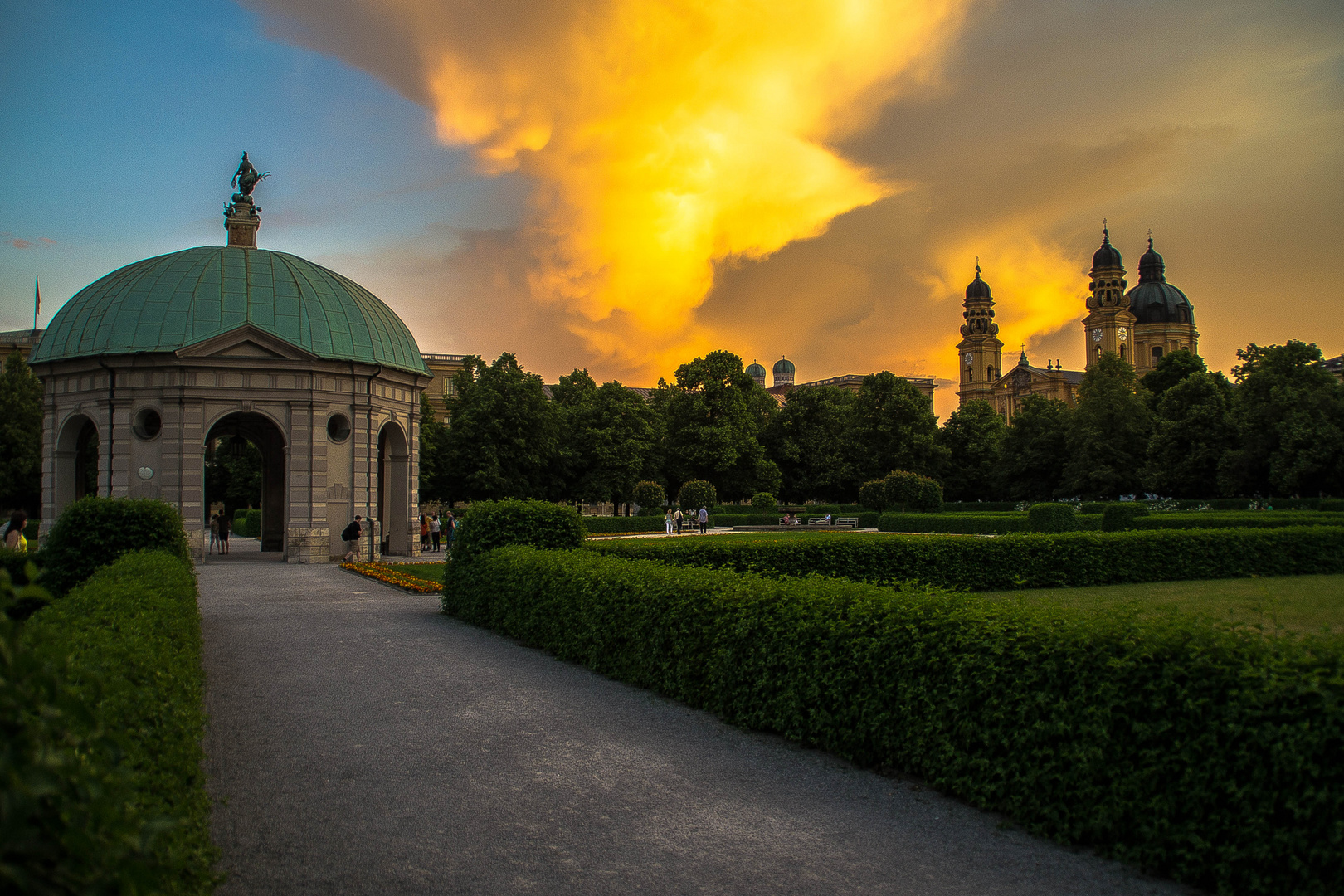 Sonnenuntergang im Münchener Hofgarten