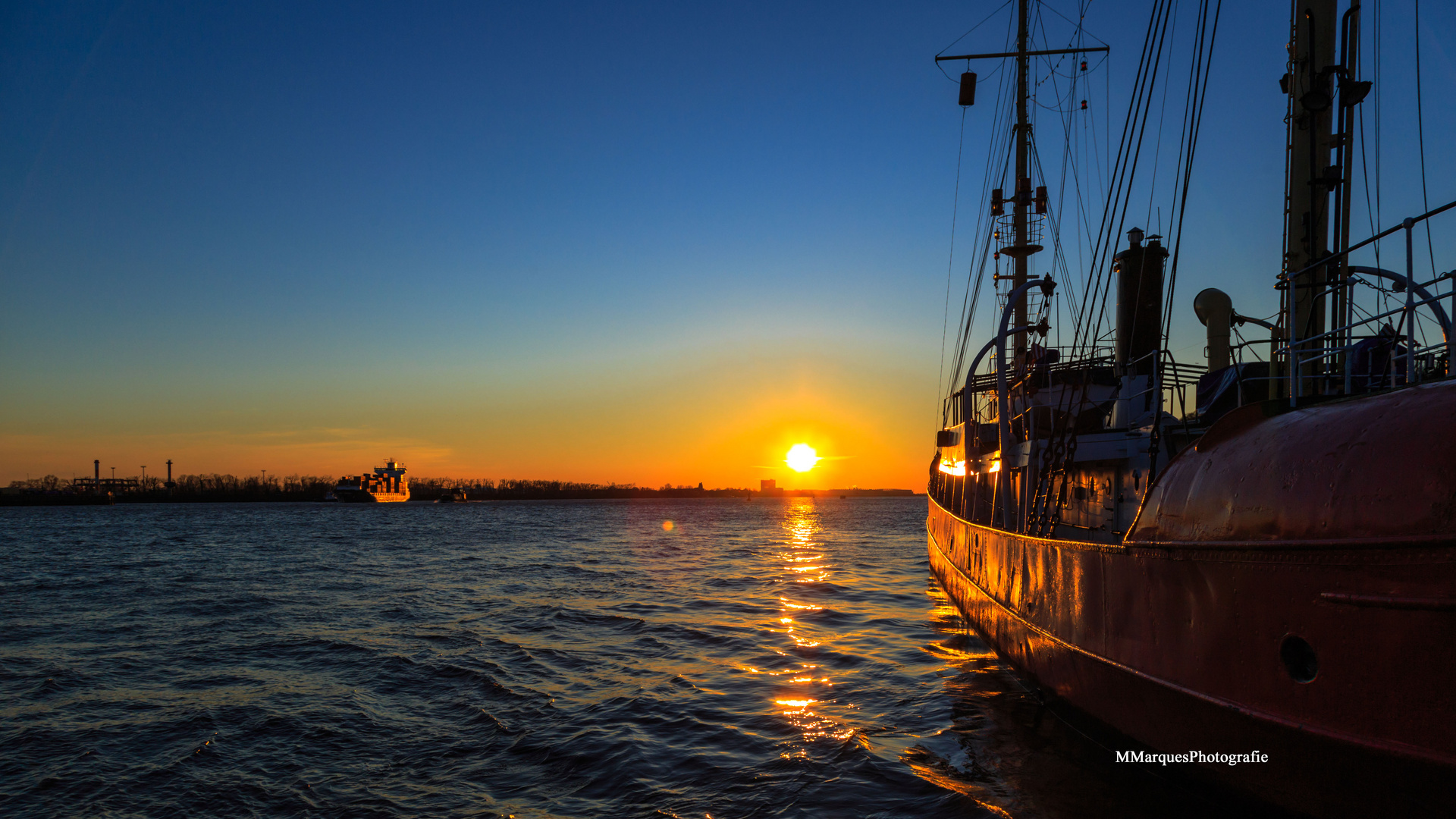 Sonnenuntergang im Museumhafen 