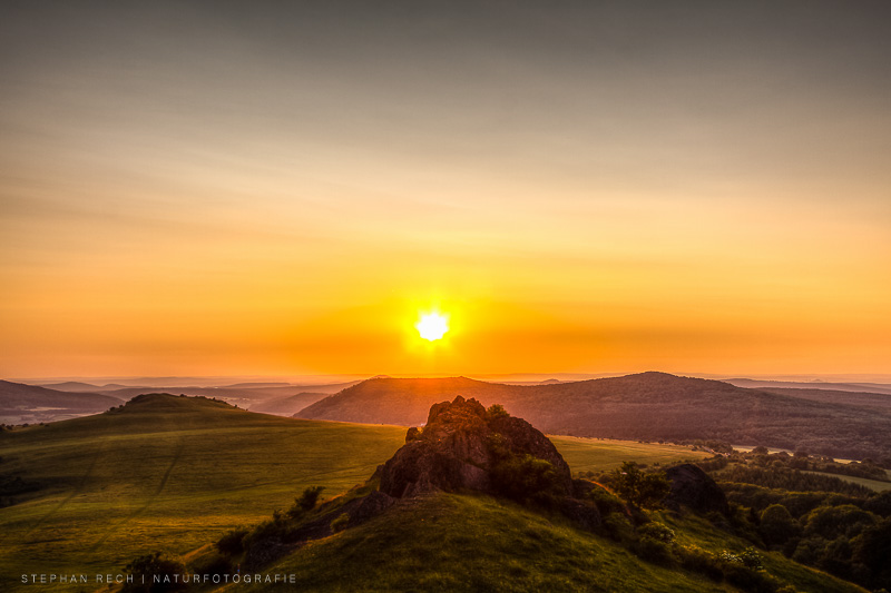 SONNENUNTERGANG IM NATURPARK