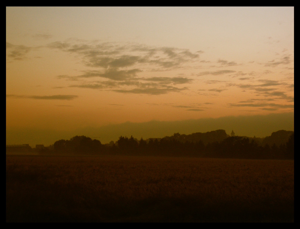 Sonnenuntergang im Nebel.