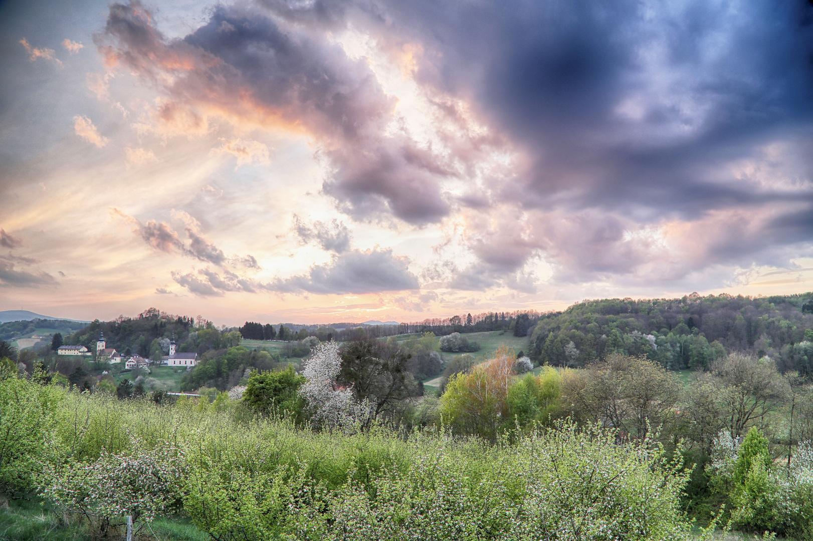 Sonnenuntergang im Neuhauser Hügelland