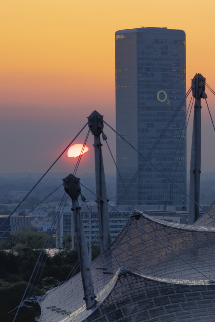 Sonnenuntergang im Olympiapark