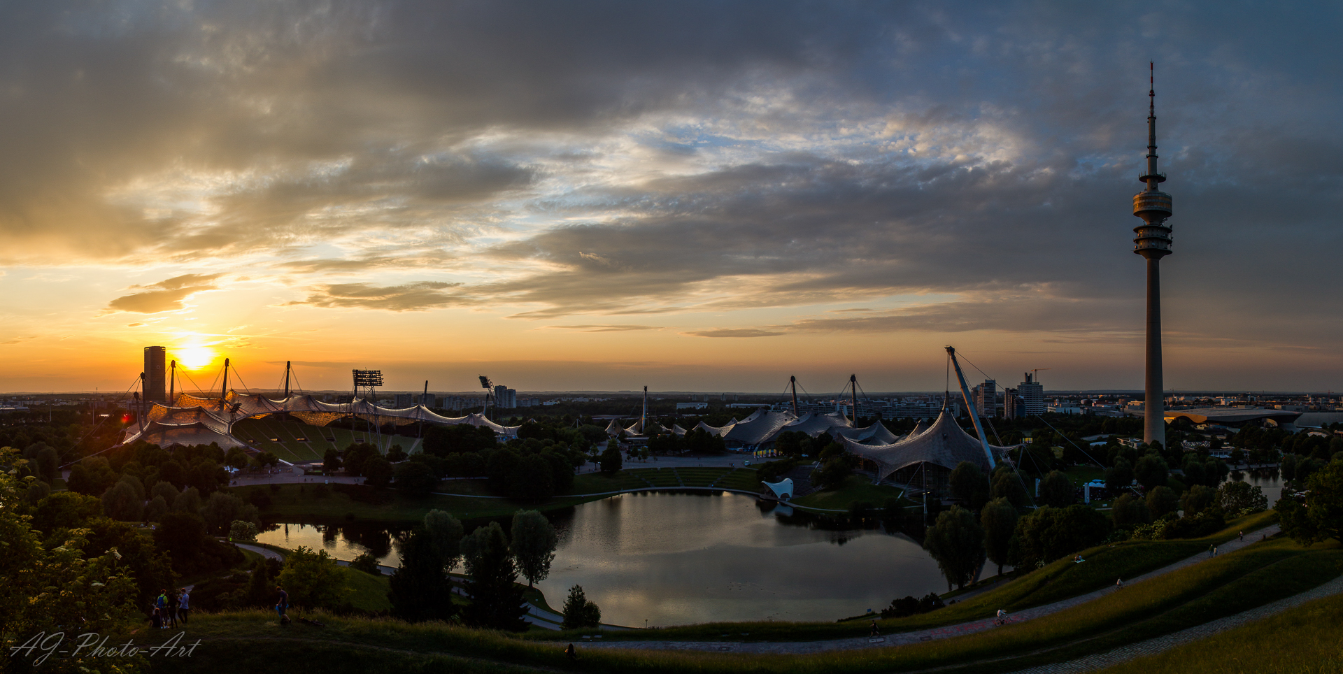 Sonnenuntergang im Olympiapark