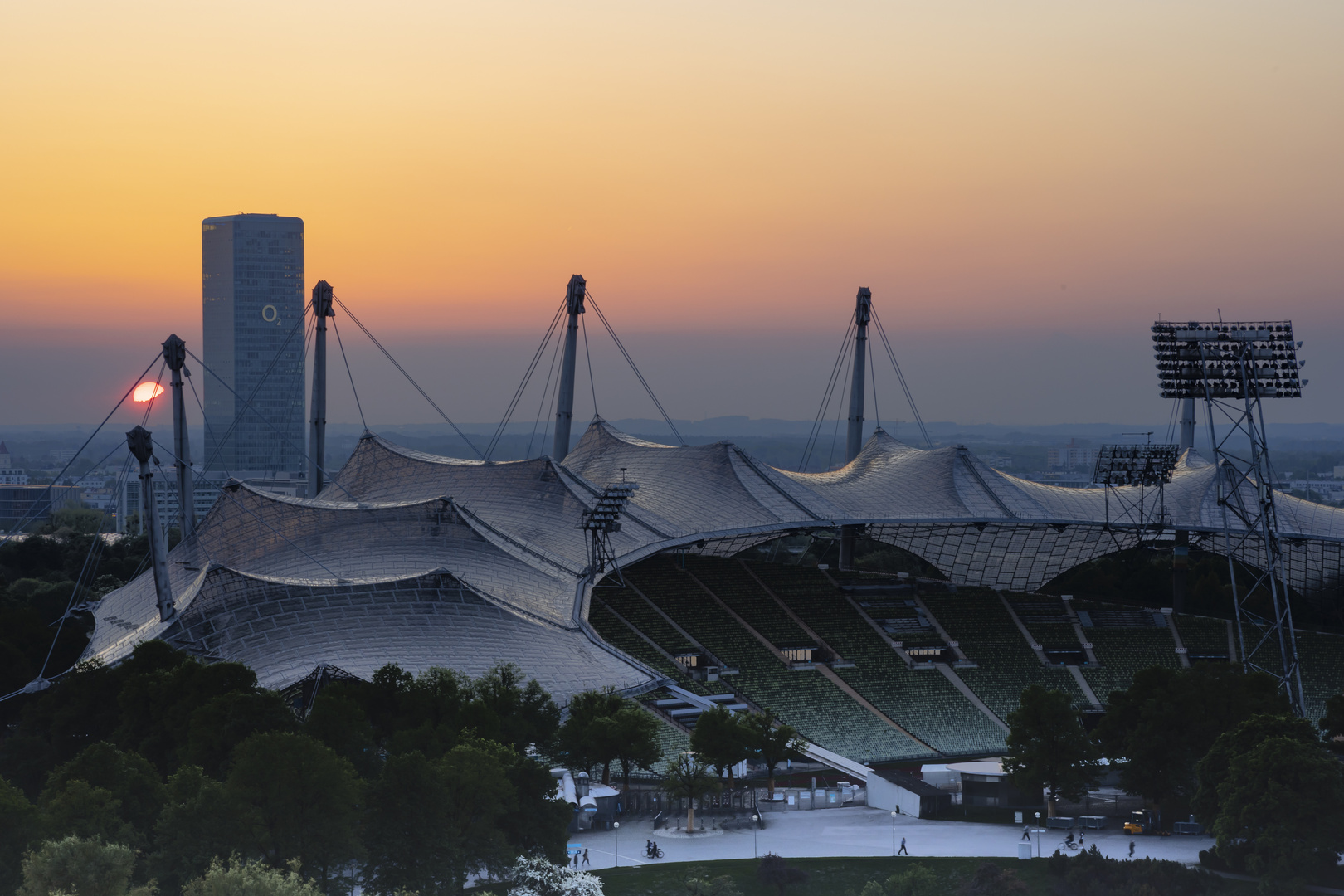 Sonnenuntergang im Olympiapark