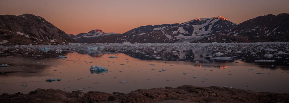 Sonnenuntergang im Peterson-Fjord, Ostgrönland