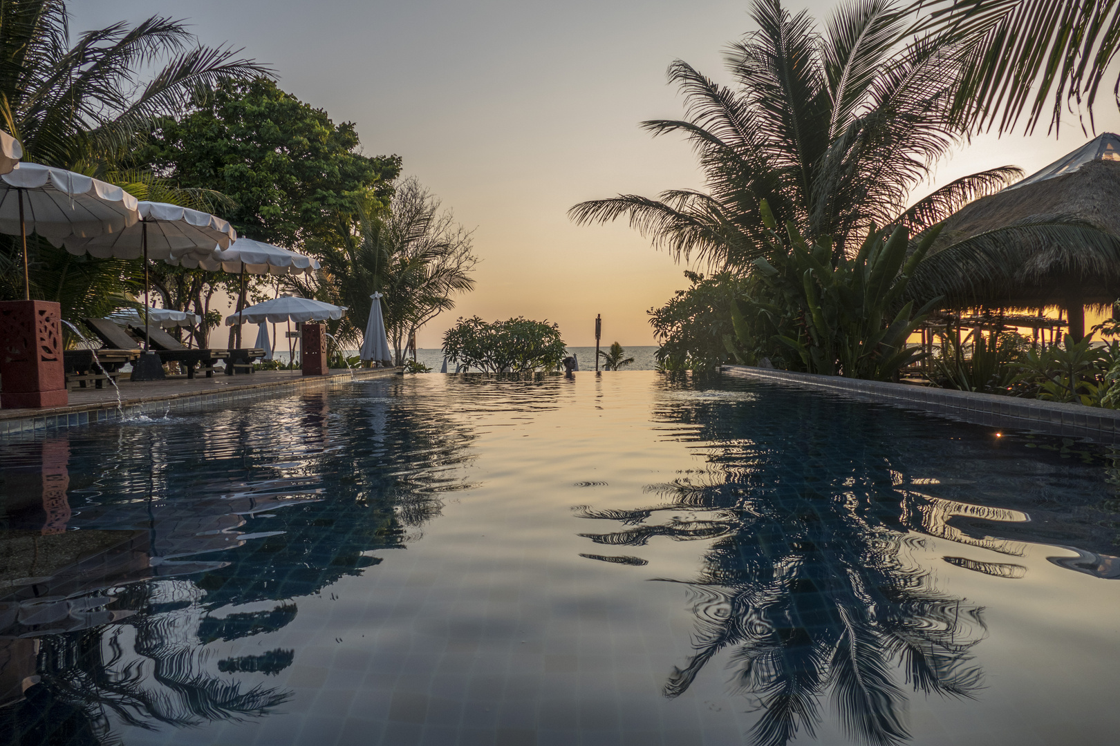 Sonnenuntergang im Pool