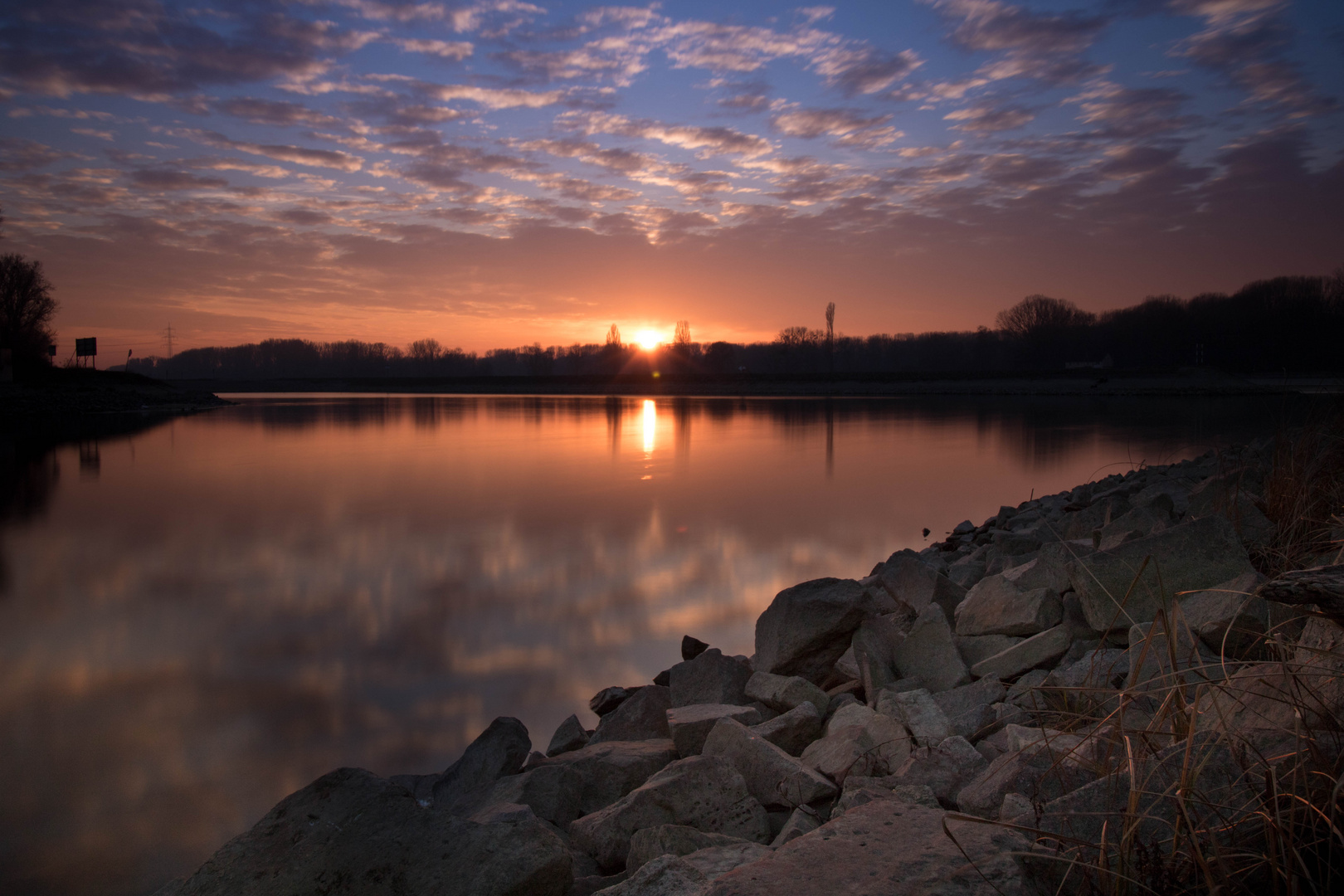 Sonnenuntergang im Rheinhafen