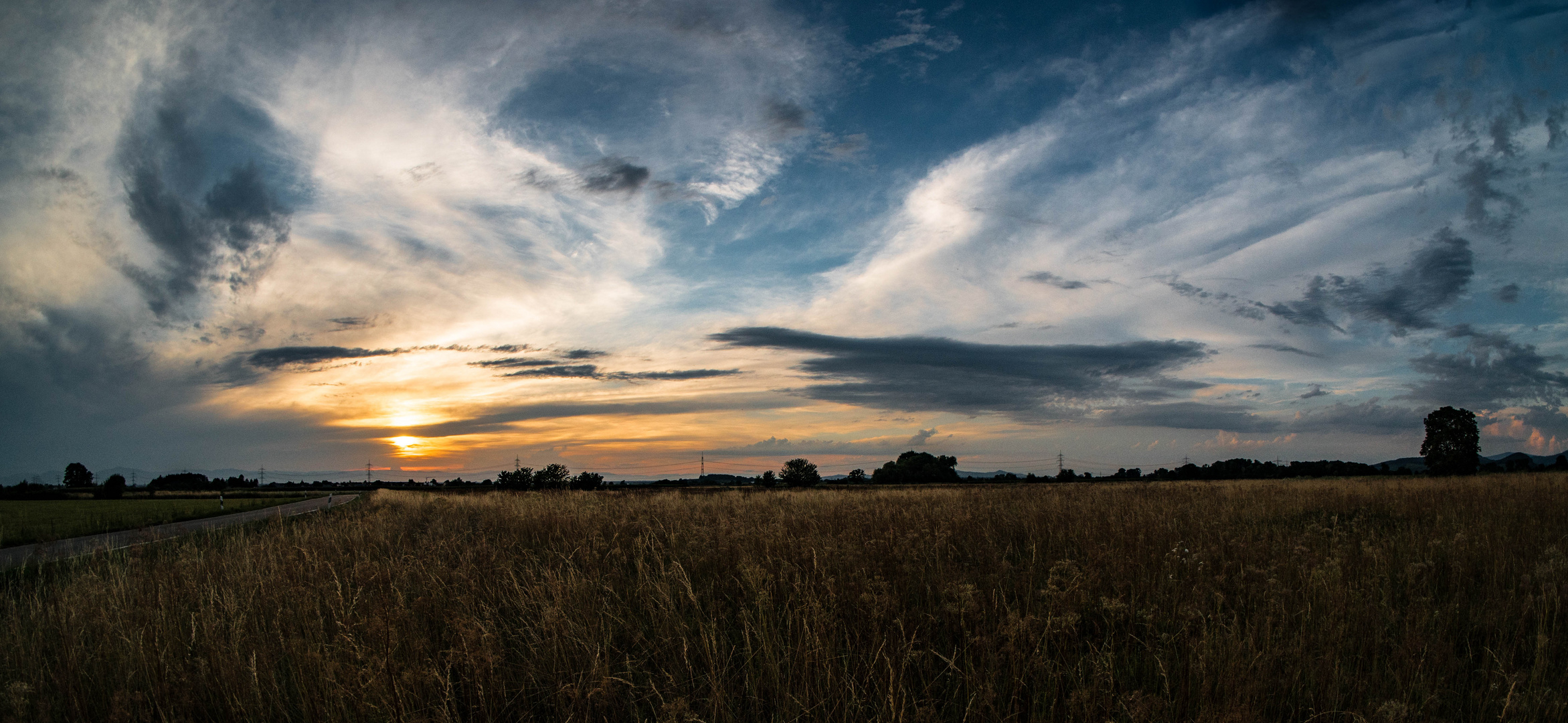 Sonnenuntergang im Rheintal bei Staufen