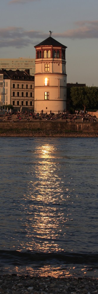 Sonnenuntergang im Rheinturm
