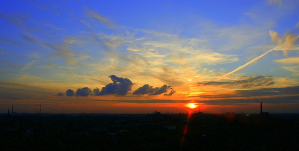 Sonnenuntergang im Ruhrgebiet - Duisburg - LAPADU