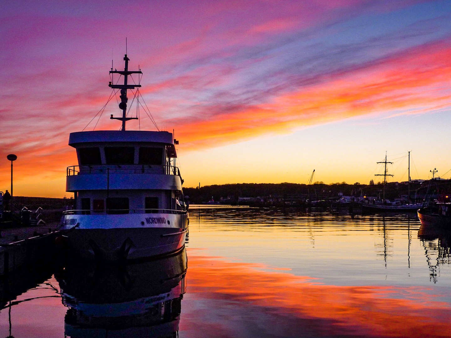 Sonnenuntergang im Sassnitzer Stadhafen