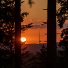 Sonnenuntergang im Sauerland mit Blick auf den Hunau-Turm