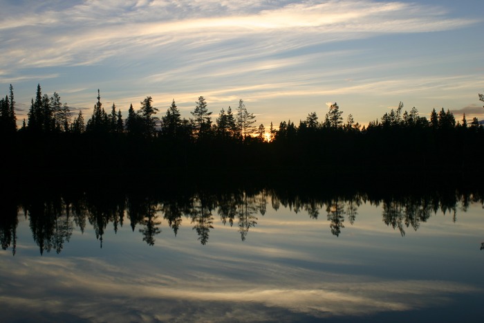 Sonnenuntergang im See Salla (Finland )