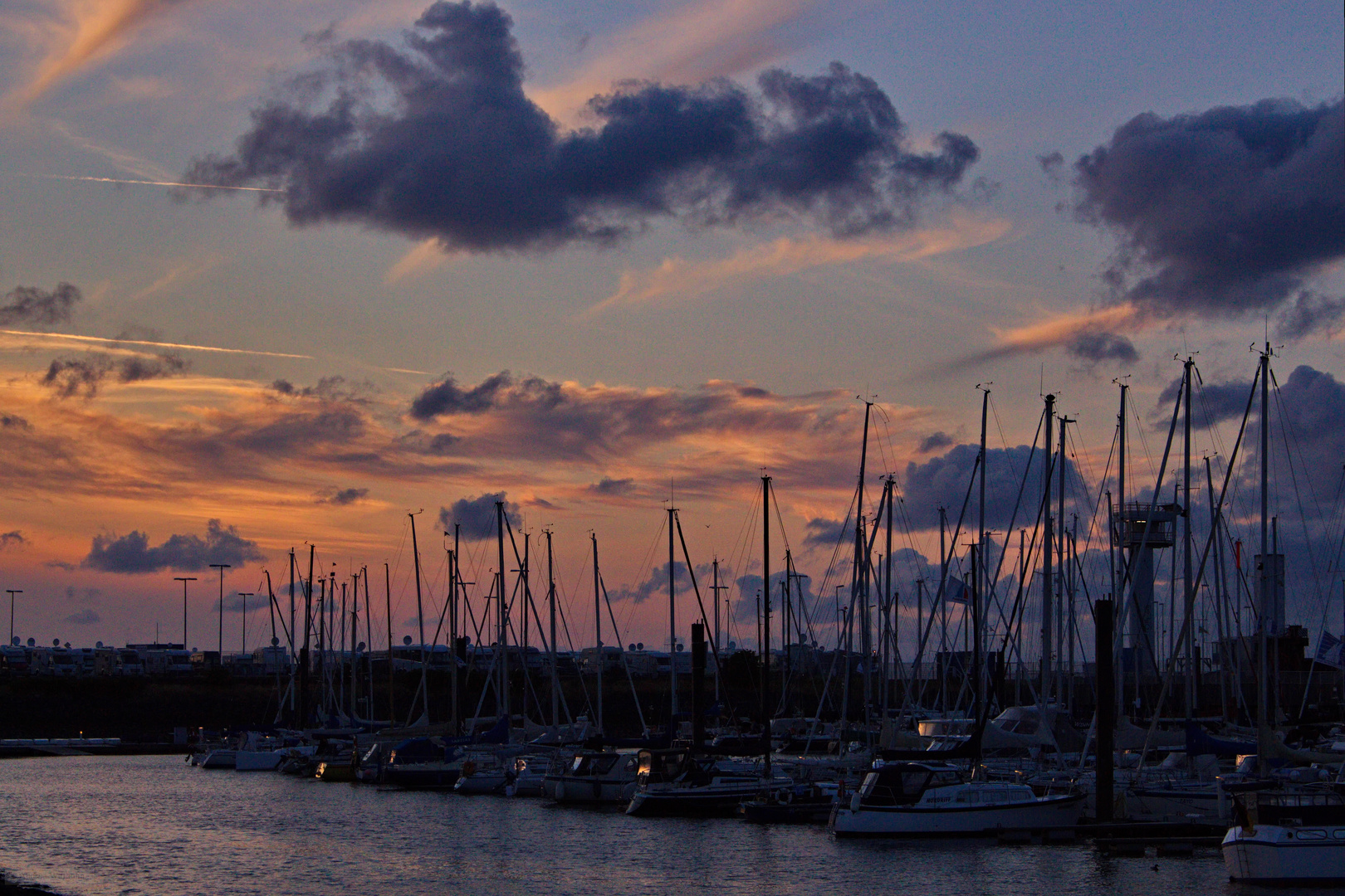 Sonnenuntergang im Seglerhafen von Cuxhaven