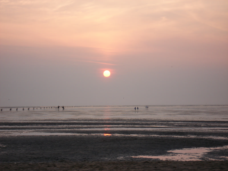 Sonnenuntergang im Spätsommer am Strand