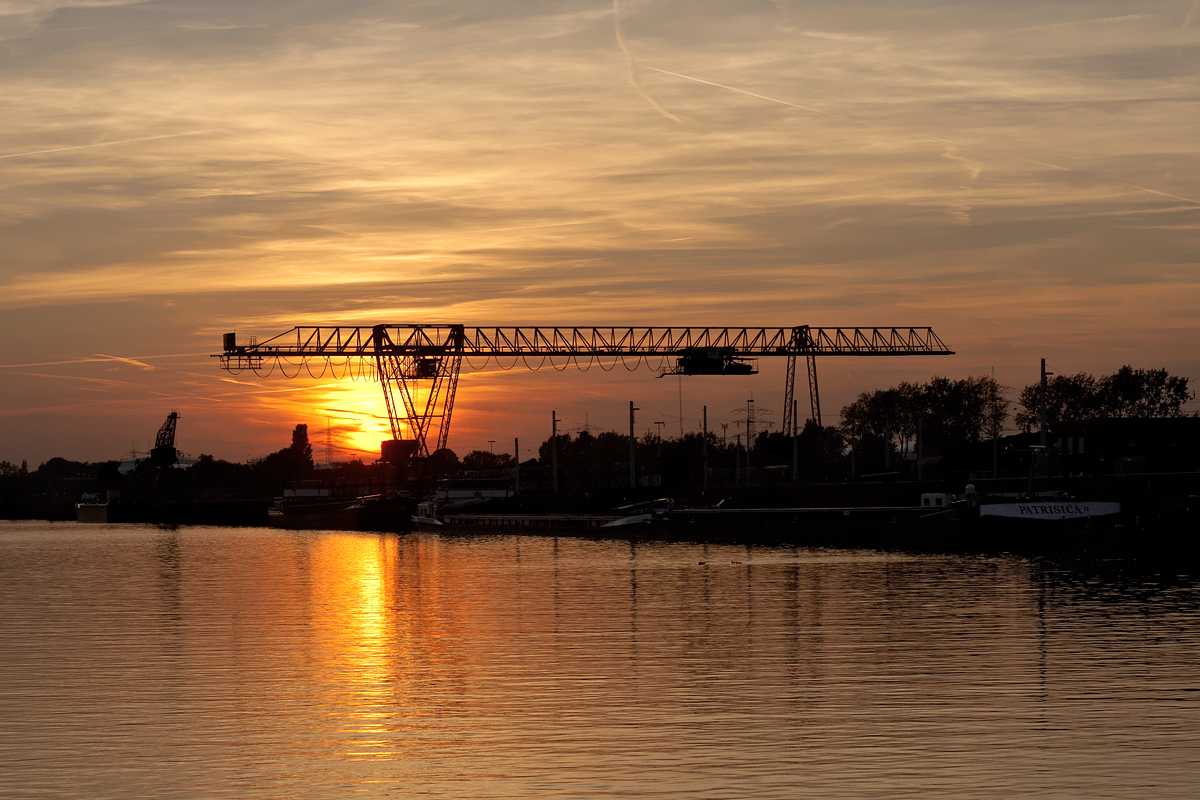 Sonnenuntergang im Stadthafen