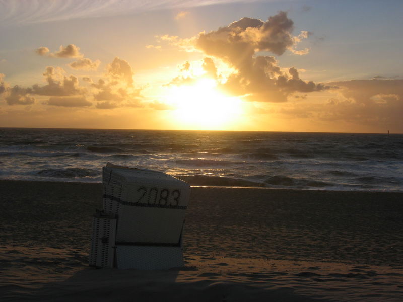 Sonnenuntergang im Strandkorb