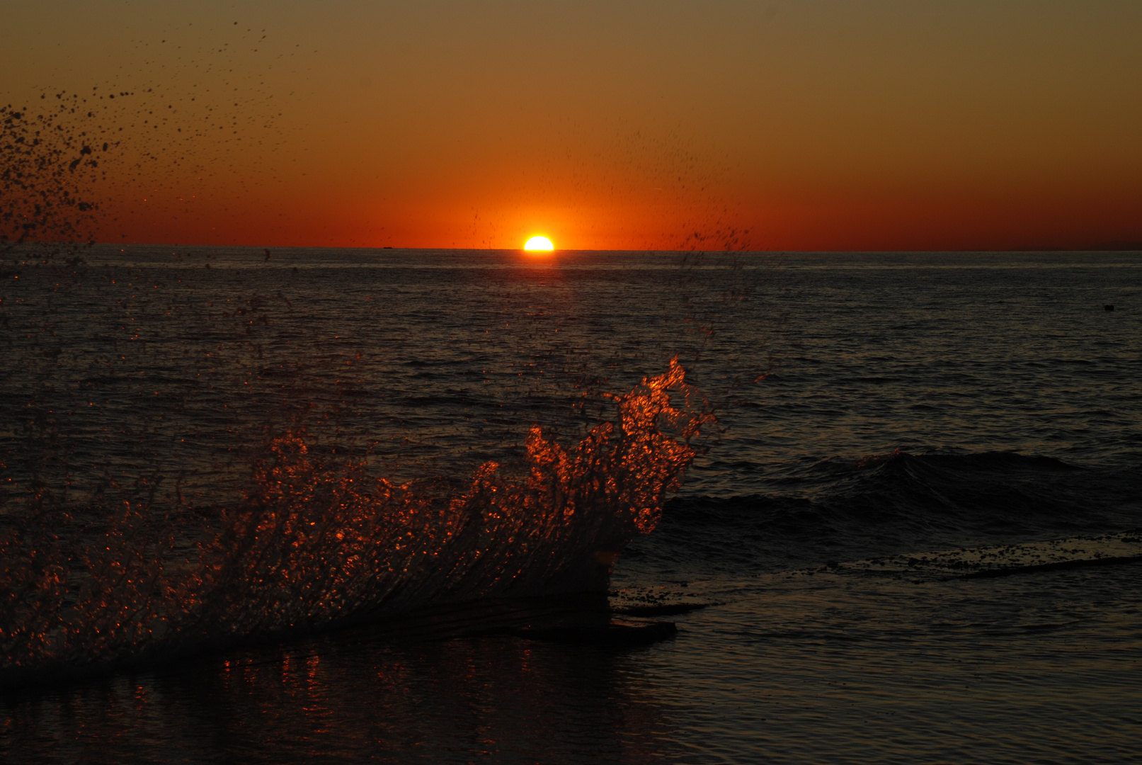 Sonnenuntergang im Wasser gefangen