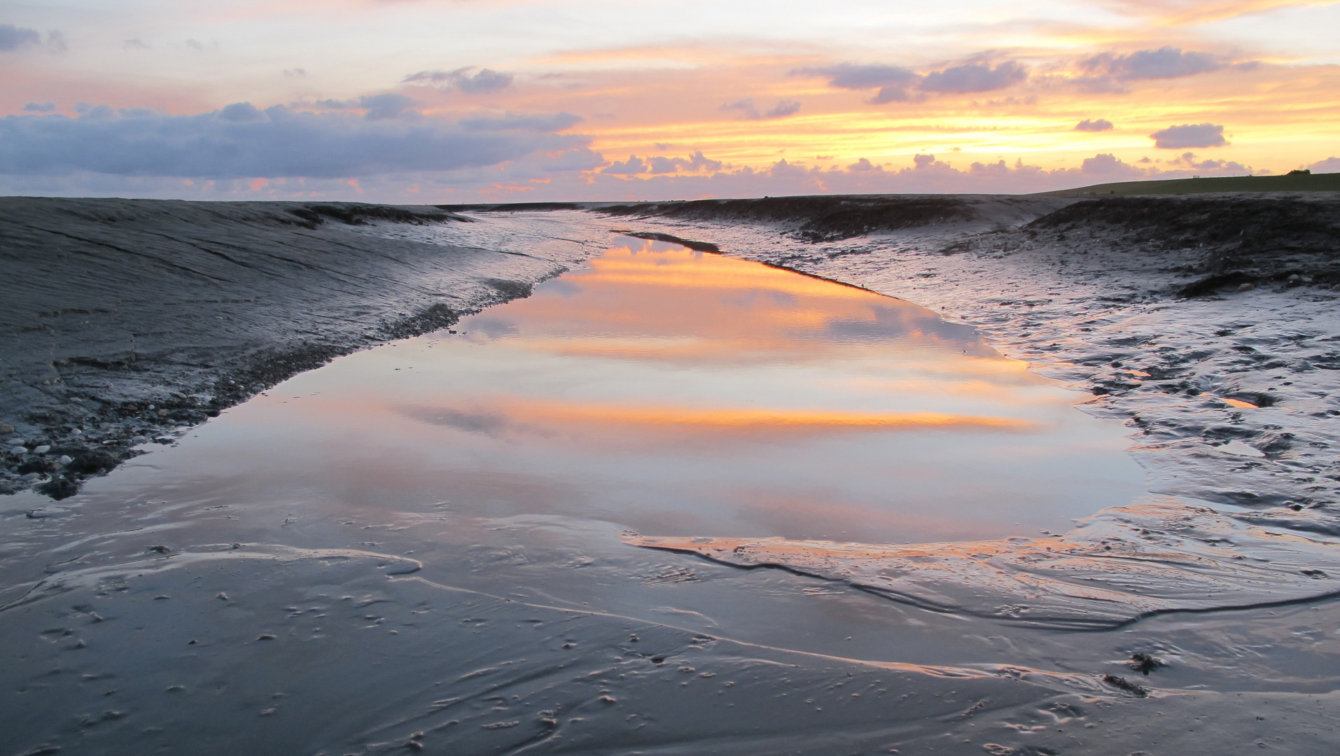 Sonnenuntergang im Watt an der Nordsee