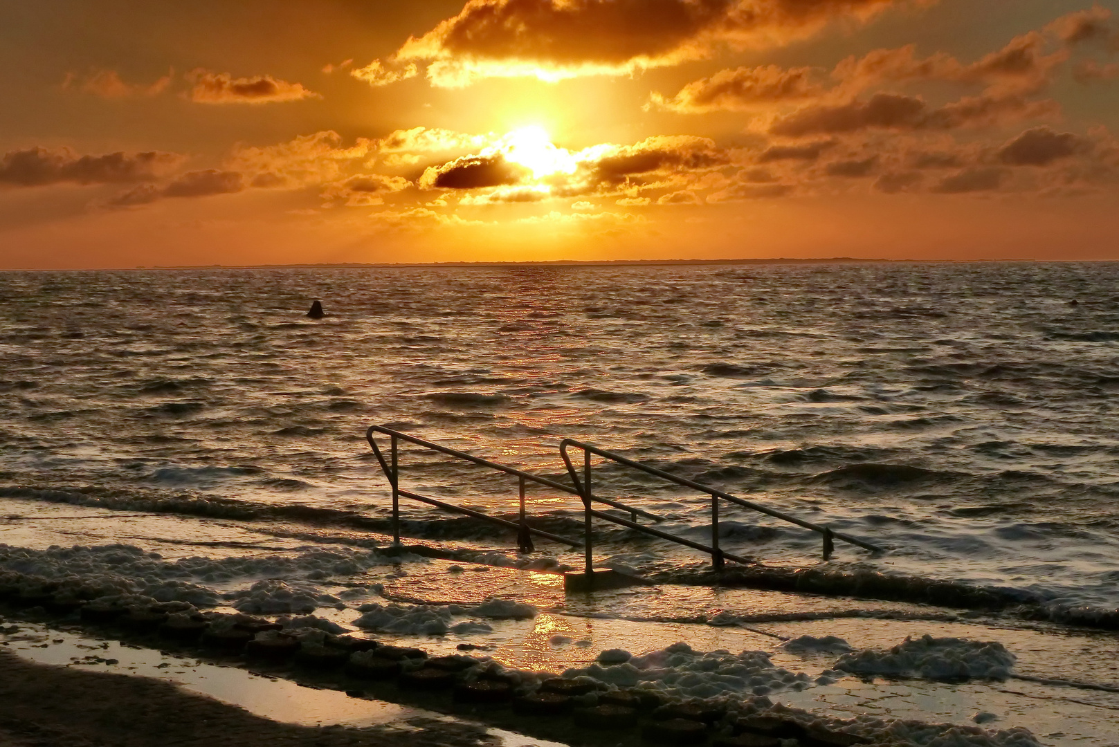  Sonnenuntergang im Watt  Neuharlingersiel.