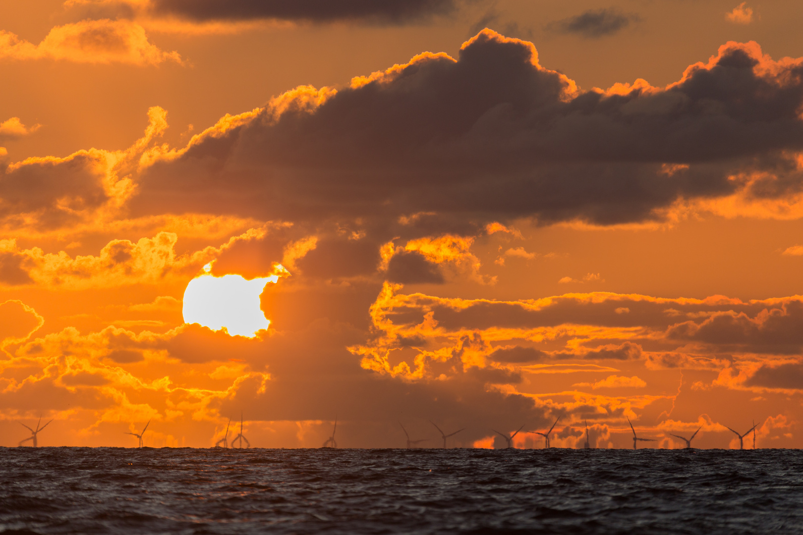 Sonnenuntergang im Windpark