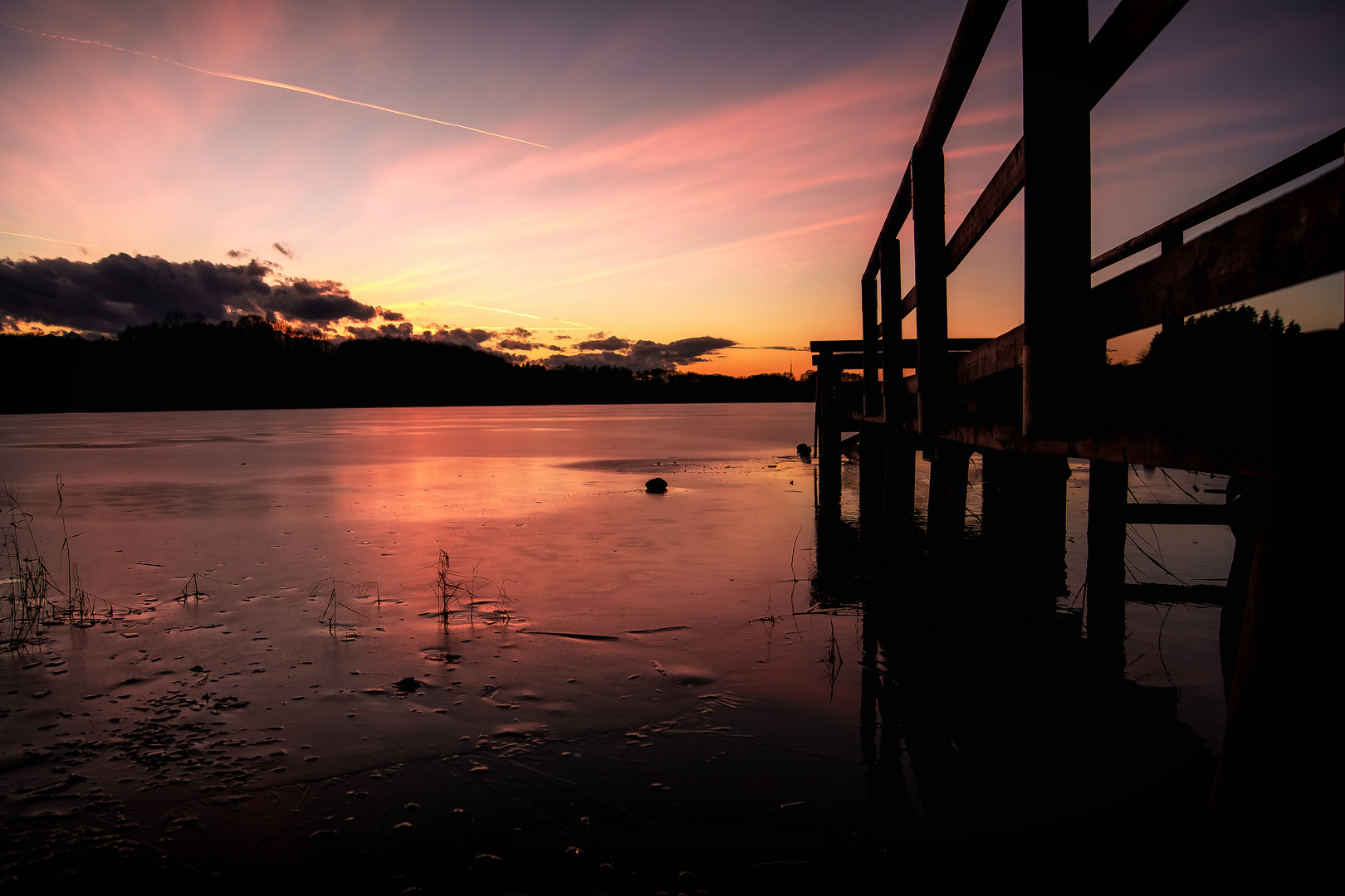 Sonnenuntergang im Winter am Tinningersee