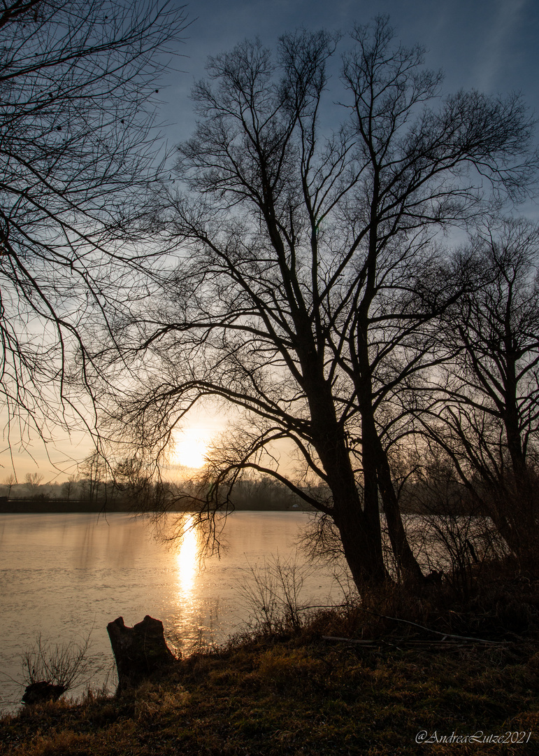 Sonnenuntergang im Winters Kälte 