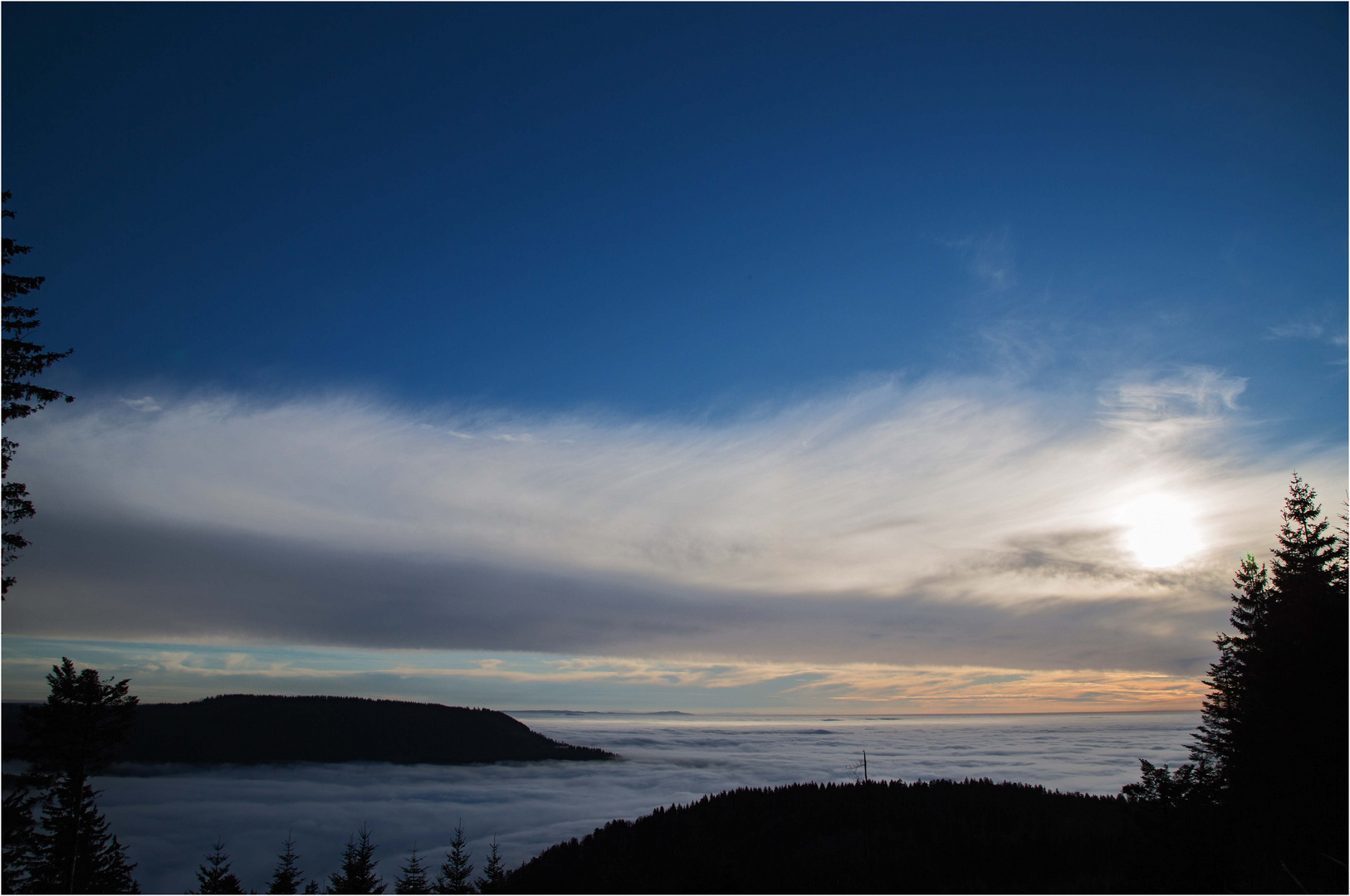 Sonnenuntergang im Wolkenmeer.....