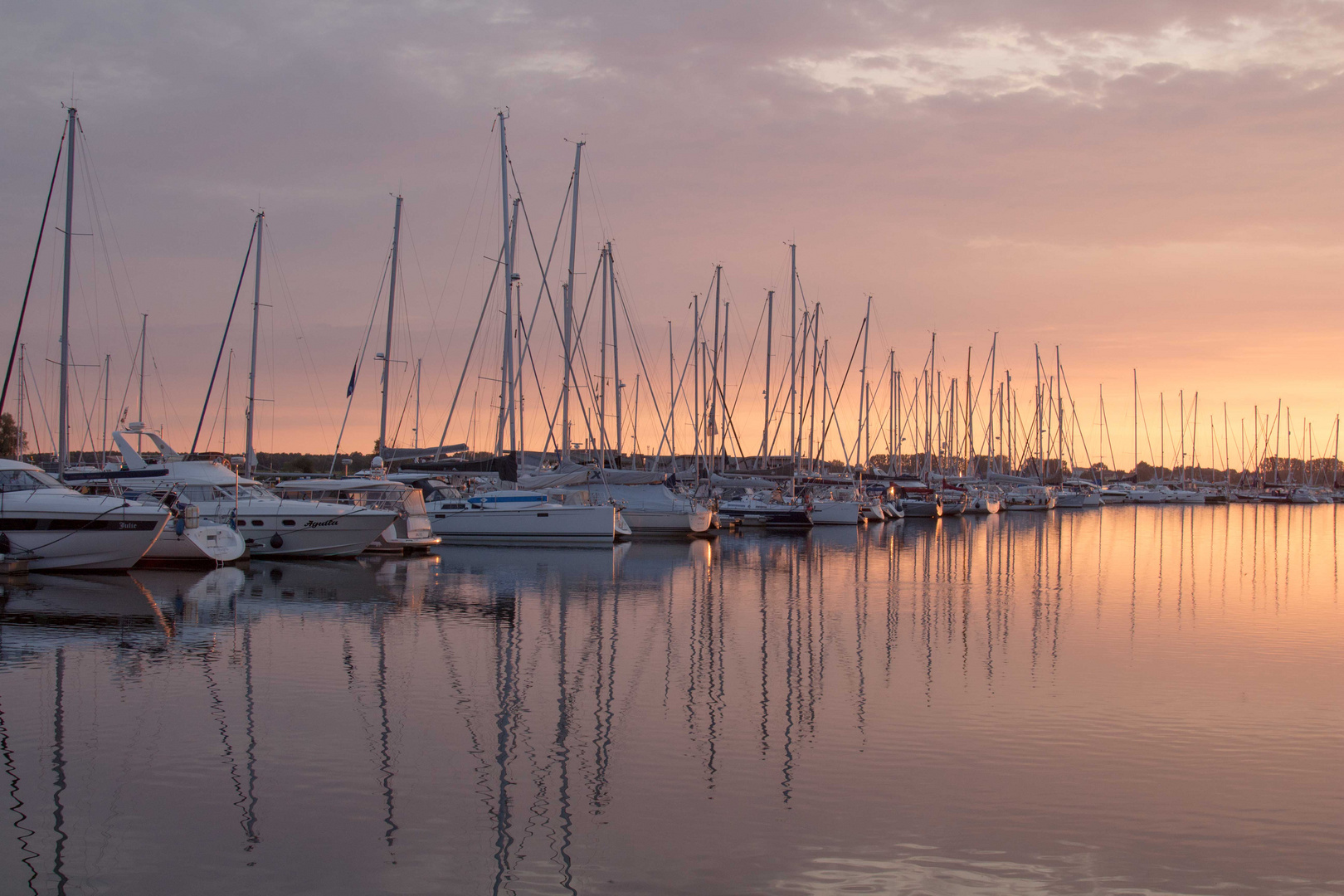 Sonnenuntergang im Yachthafen