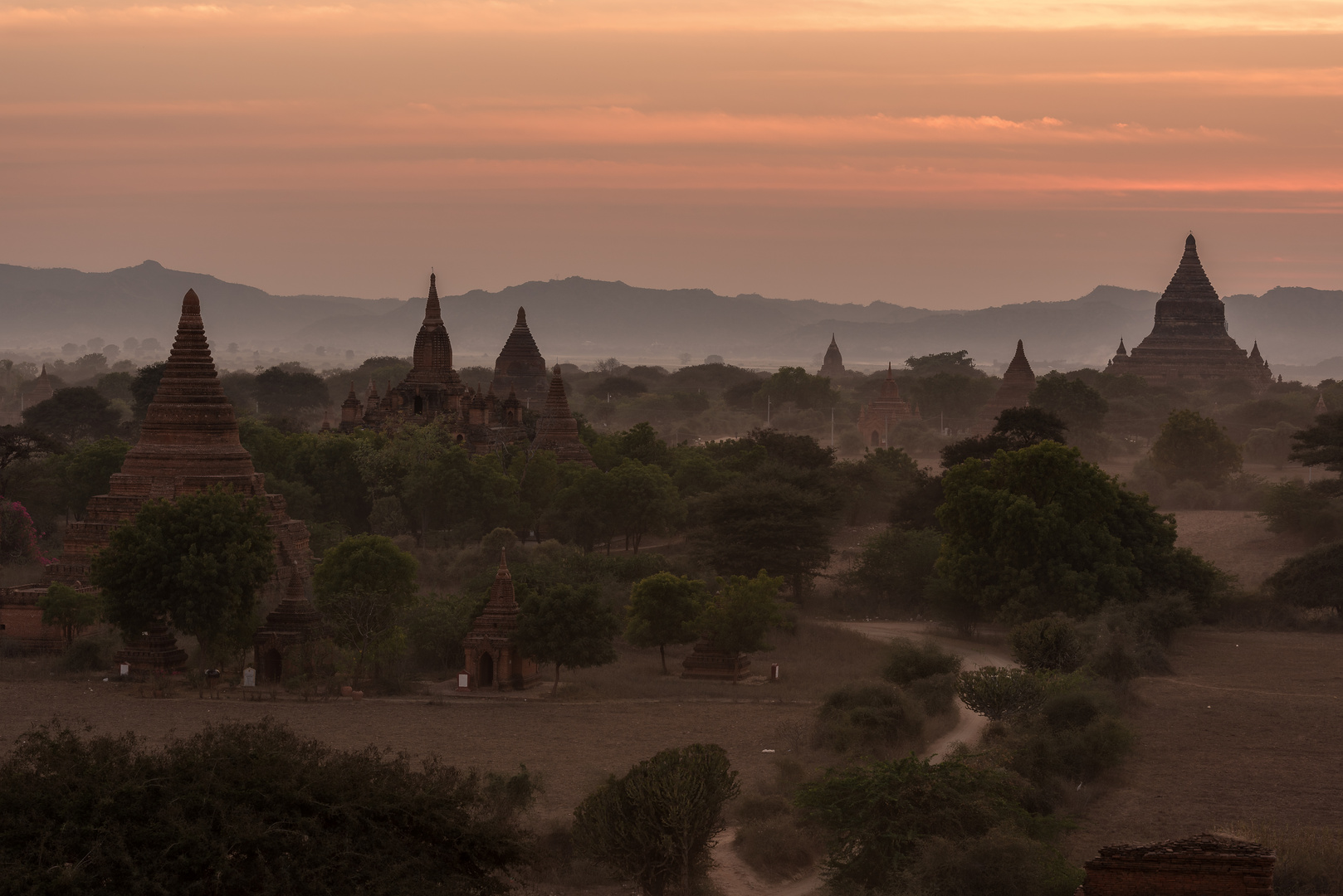 Sonnenuntergang in Bagan IV